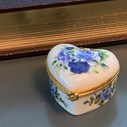 Evenchae Miniature Porcelain Box - for Jewelry, Trinkets, Mementos, Keepsakes - Gift Ready w/Velvet Drawstring Bag