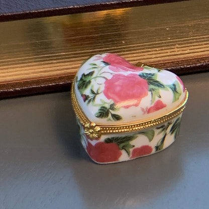 Evenchae Miniature Porcelain Box - for Jewelry, Trinkets, Mementos, Keepsakes - Gift Ready w/Velvet Drawstring Bag