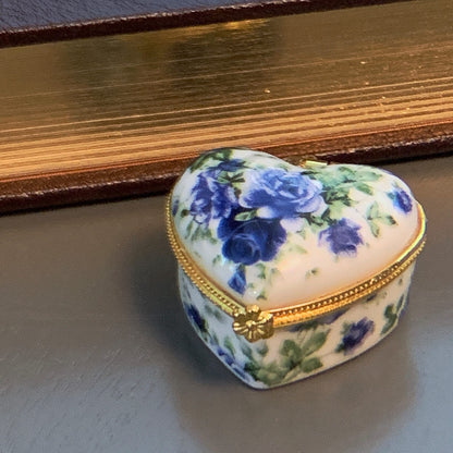 Evenchae Miniature Porcelain Box - for Jewelry, Trinkets, Mementos, Keepsakes - Gift Ready w/Velvet Drawstring Bag